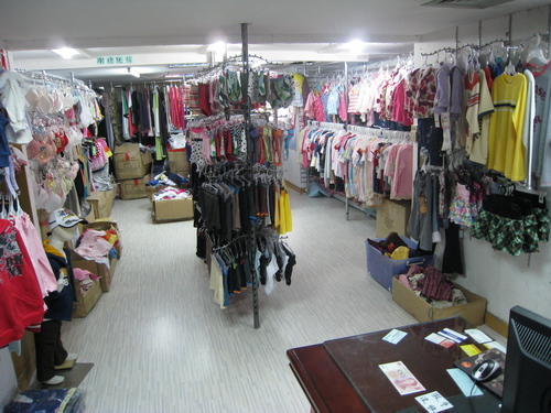 东门南路<em>外贸服装批发</em>店转让