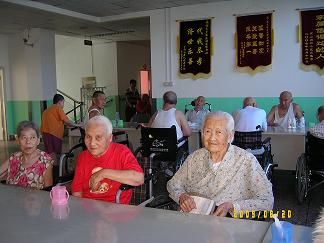 养老院虐待老人_养老院收入